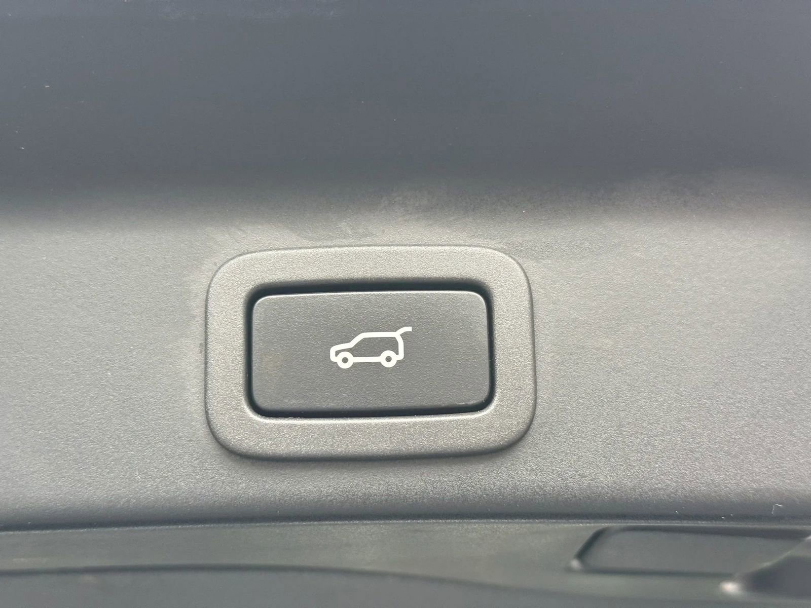 Used 2018 Jaguar F-PACE Premium AWD/4WD image 13