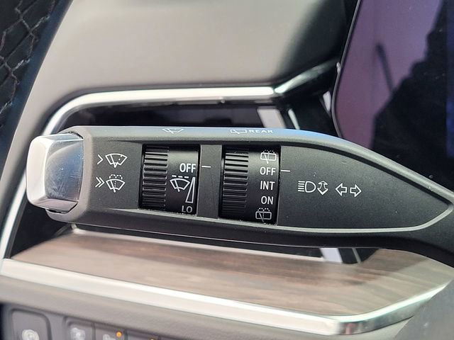 Used 2025 Chevrolet Suburban Z71 image 31