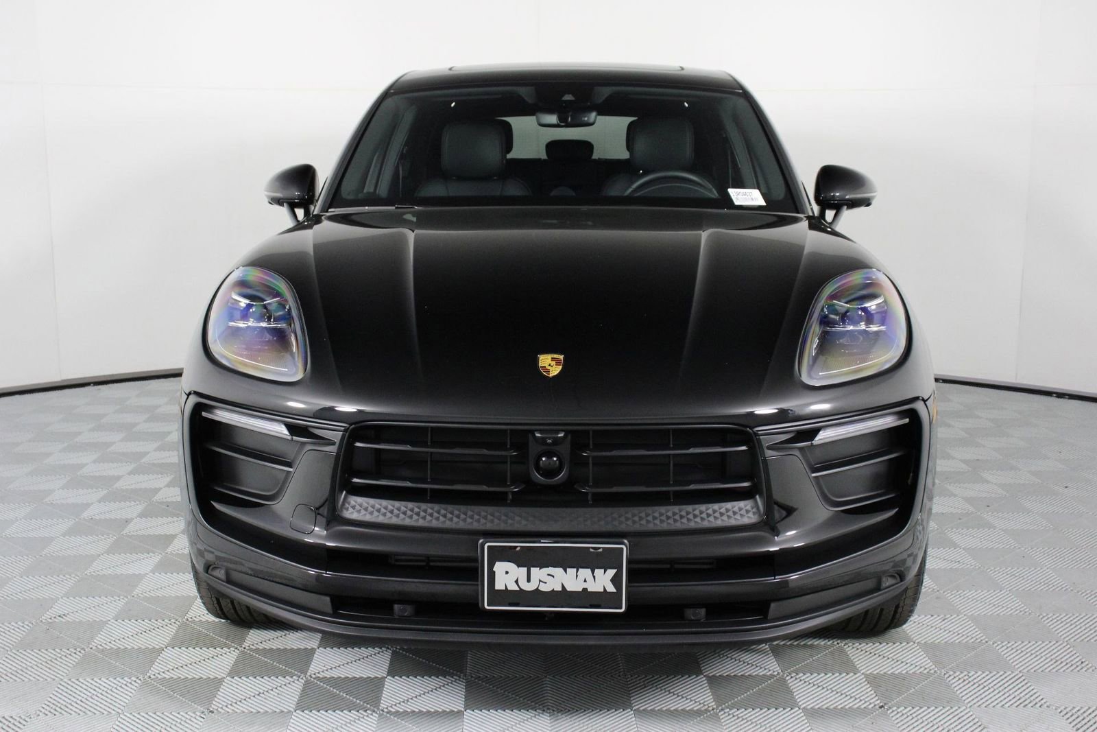 Certified 2025 Porsche Macan image 10