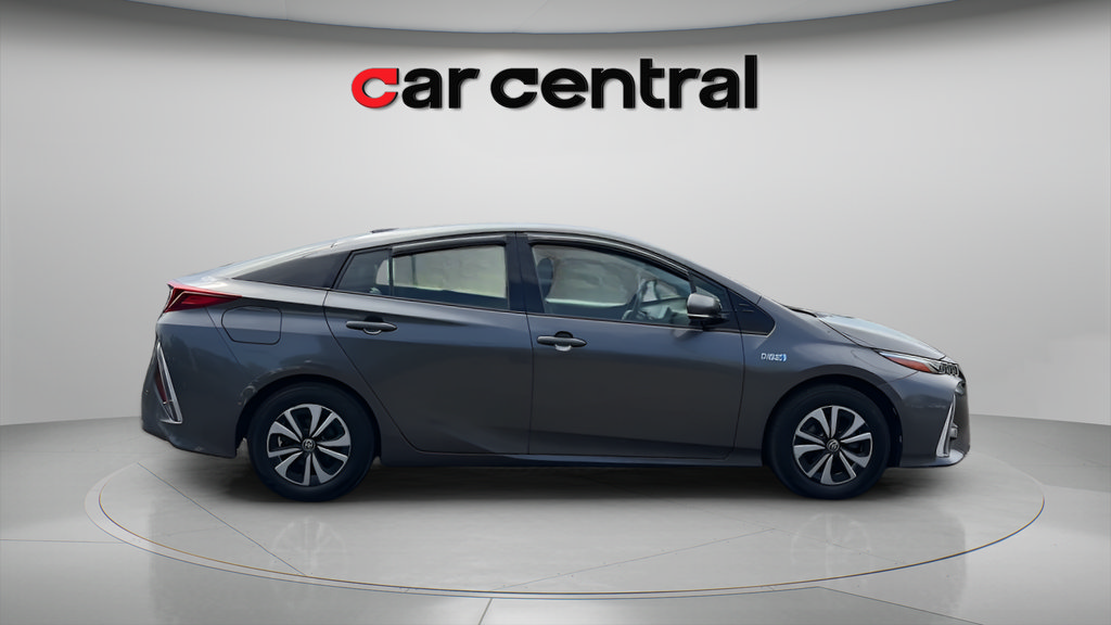 Used 2017 Toyota Prius Prime Advanced FWD image 6