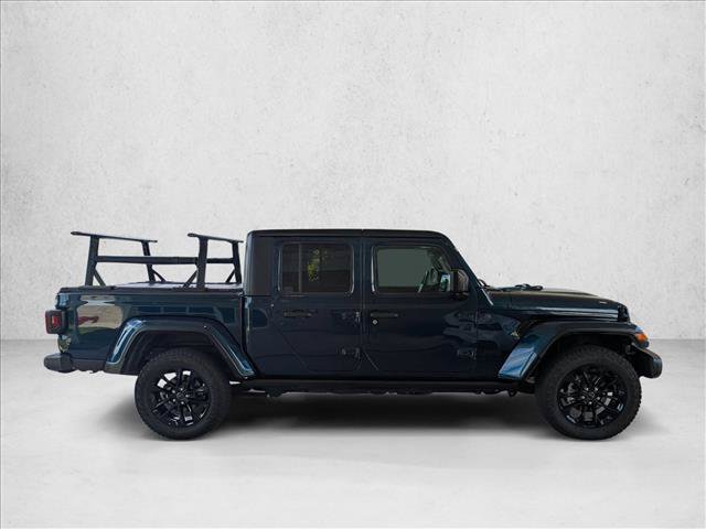 Used 2025 Jeep Gladiator Sport AWD/4WD image 4