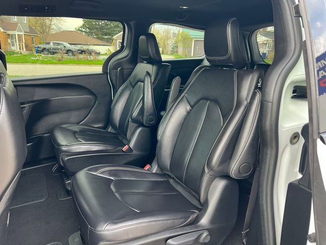 Used 2024 Chrysler Pacifica Limited FWD image 5