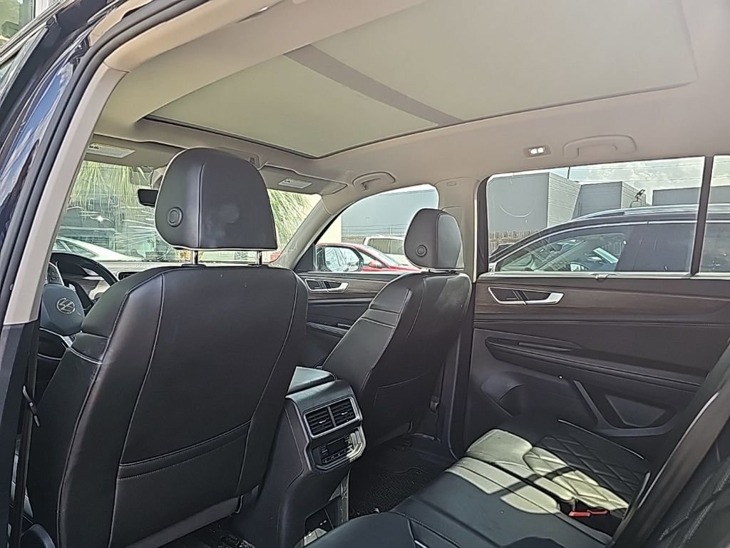 Used 2024 Volkswagen Atlas SEL Premium R-Line image 10