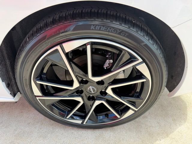Certified 2025 Nissan Sentra SR FWD image 10