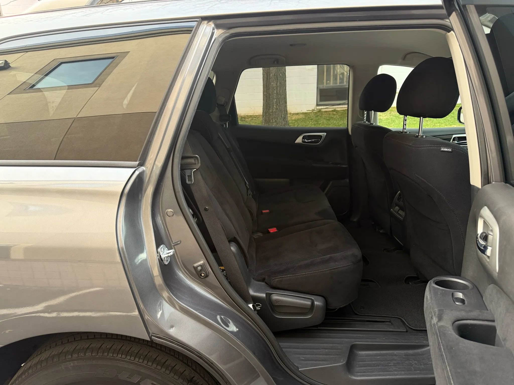 Used 2016 Nissan Pathfinder SV image 28