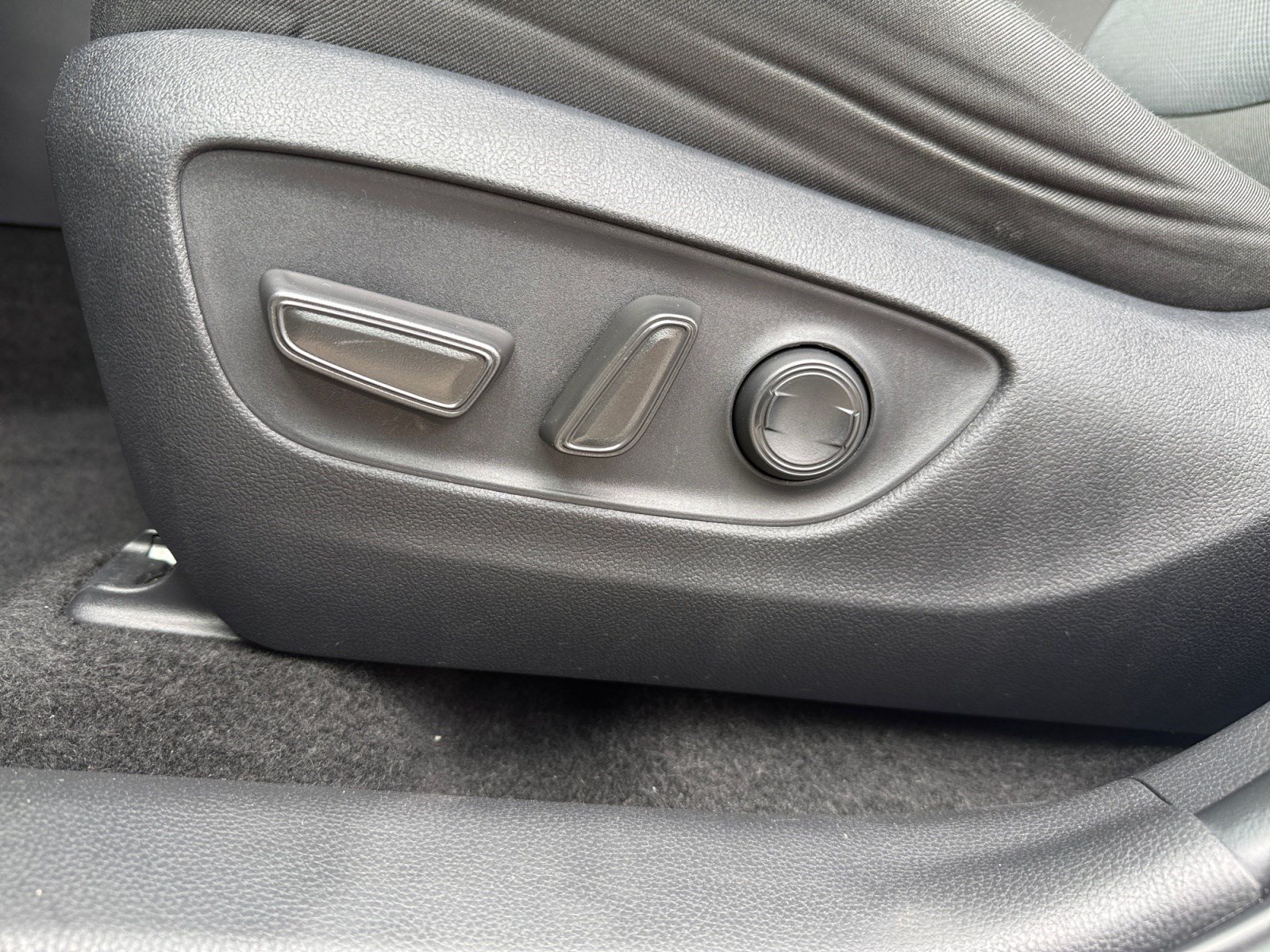 Used 2025 Toyota RAV4 XLE AWD/4WD image 27