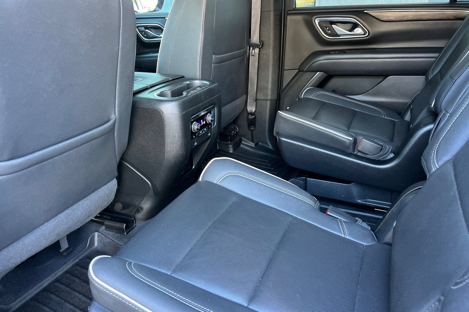 Used 2023 Chevrolet Suburban Premier AWD/4WD image 15