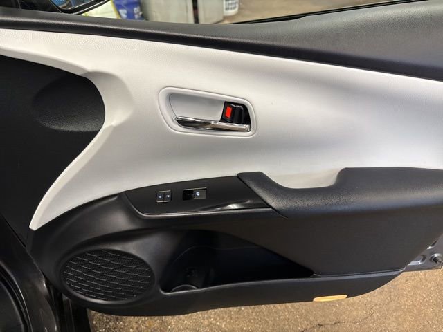 Used 2017 Toyota Prius Prime Advanced image 25