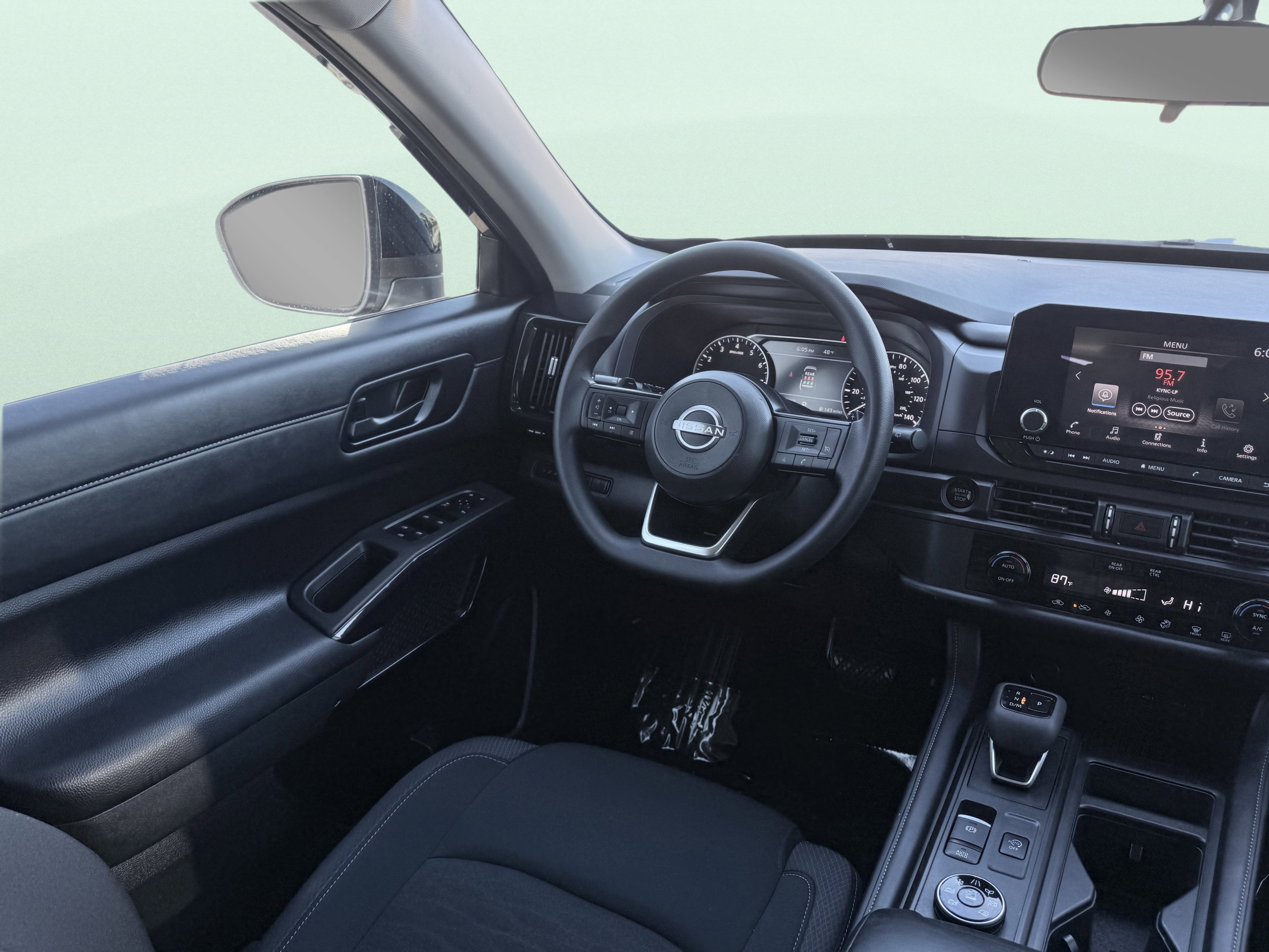 Used 2025 Nissan Pathfinder S image 53
