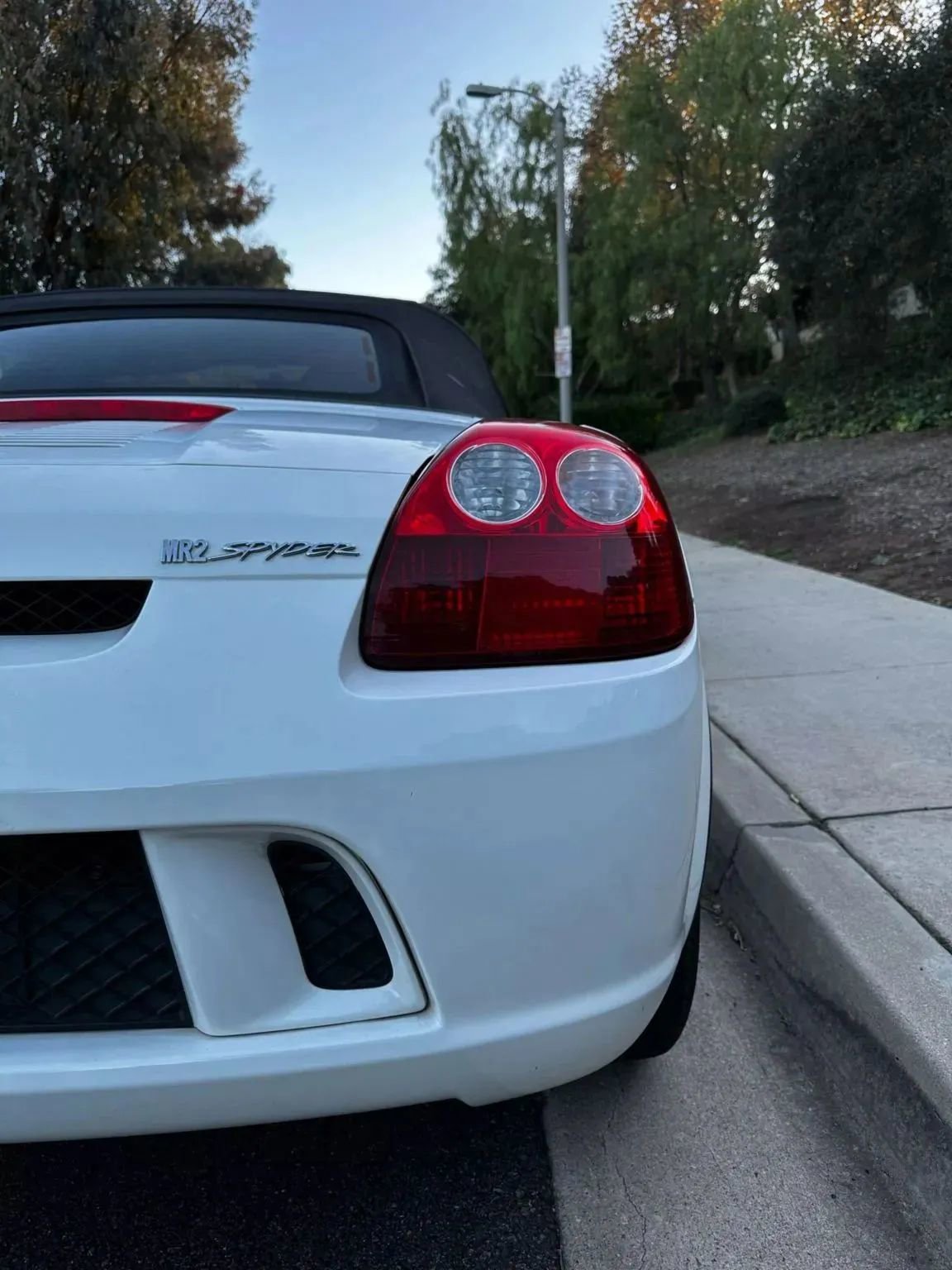 Used 2005 Toyota MR2 image 11