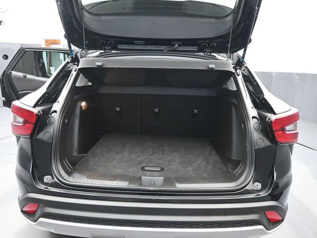 Used 2025 Chevrolet Trax LT w/ LT Convenience Package image 8