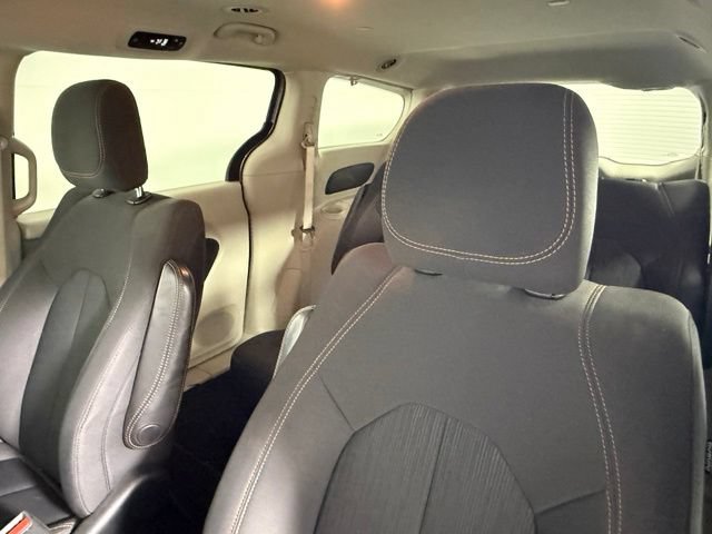 Used 2018 Chrysler Pacifica L FWD image 29