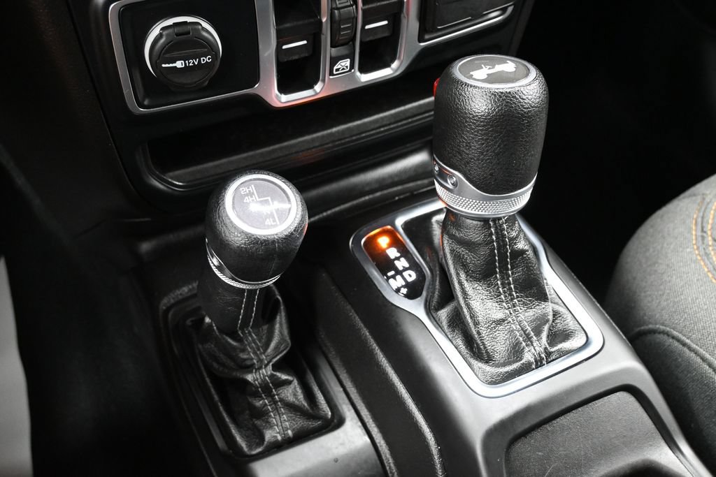 Used 2024 Jeep Wrangler Unlimited Sahara AWD/4WD image 30
