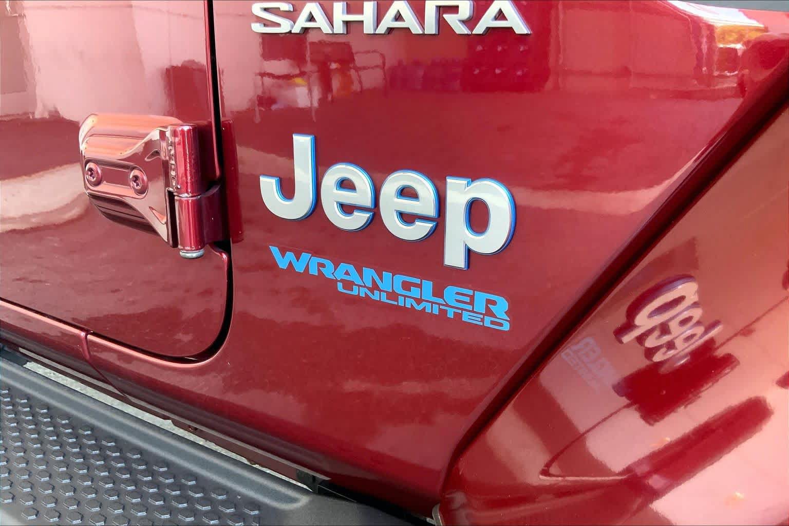 Used 2021 Jeep Wrangler Unlimited Sahara w/ Cold Weather Group AWD/4WD image 33