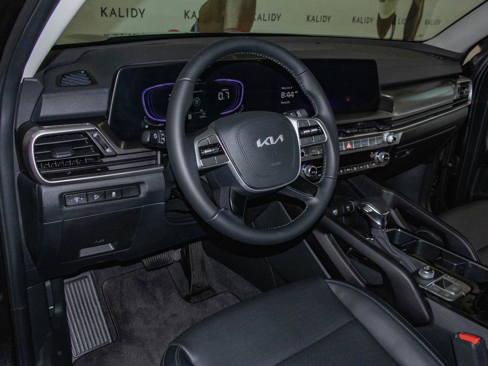 Used 2025 Kia Telluride LX FWD image 6