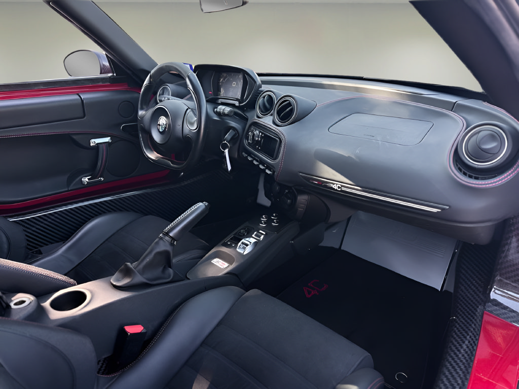 Used 2015 Alfa Romeo 4C Launch Edition w/ Convenience Group RWD image 18