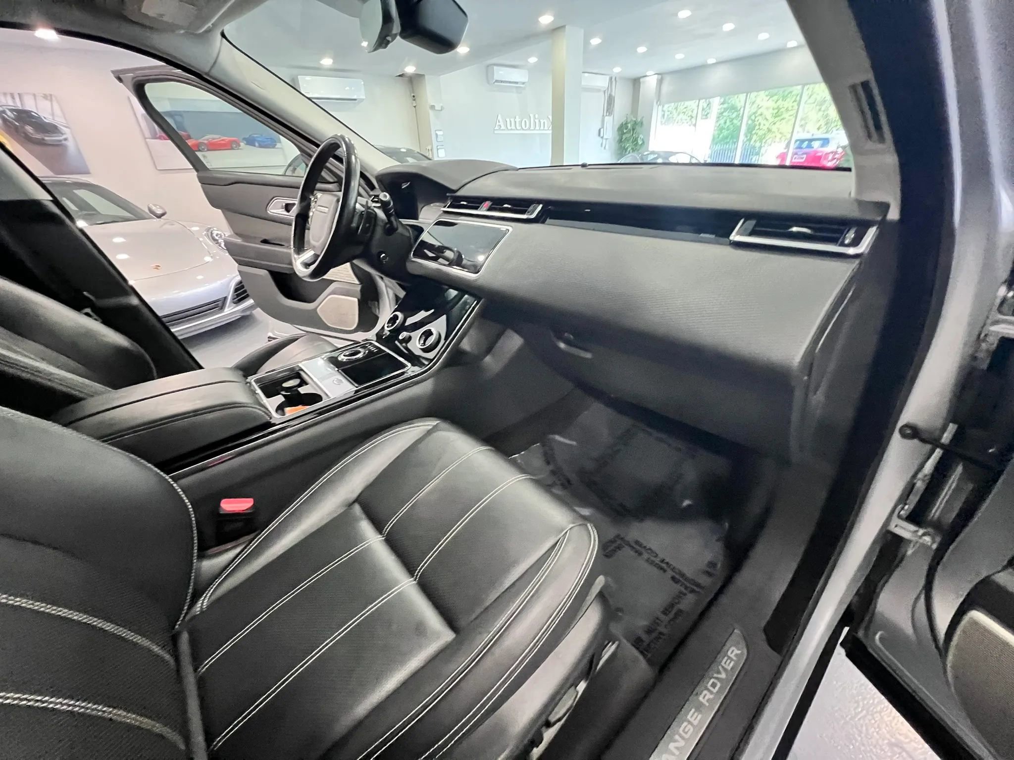 Used 2018 Land Rover Range Rover Velar S AWD/4WD image 29