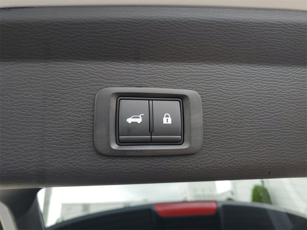 New 2025 Mitsubishi Outlander SE image 11