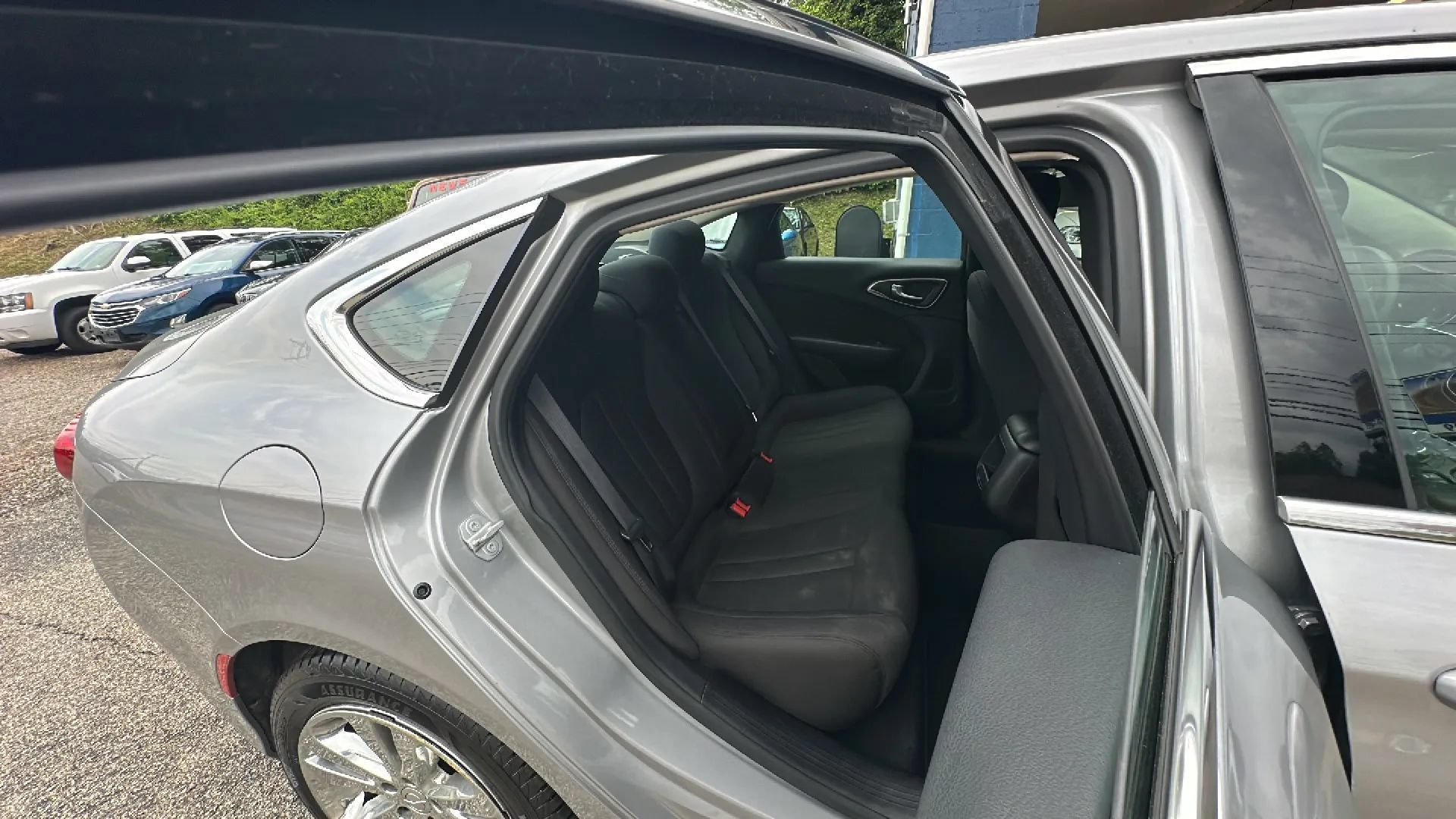 Used 2016 Chrysler 200 Limited FWD image 6