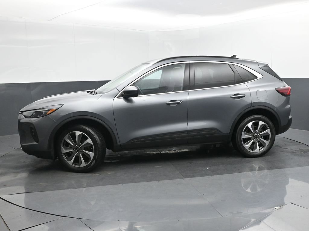 Used 2024 Ford Escape Platinum image 2