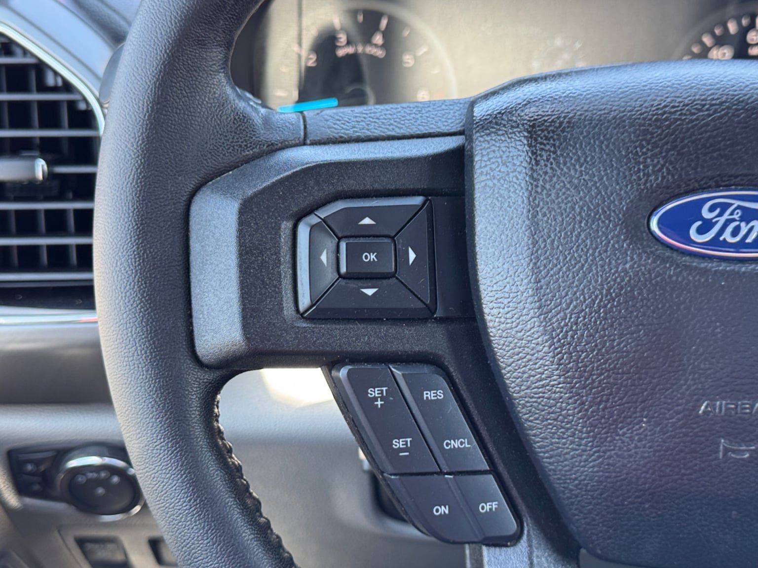 Used 2019 Ford F150 XLT w/ Equipment Group 302A Luxury AWD/4WD image 22
