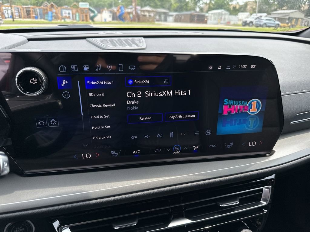 New 2025 Chevrolet Traverse LT w/ Enhanced Driving Package image 16