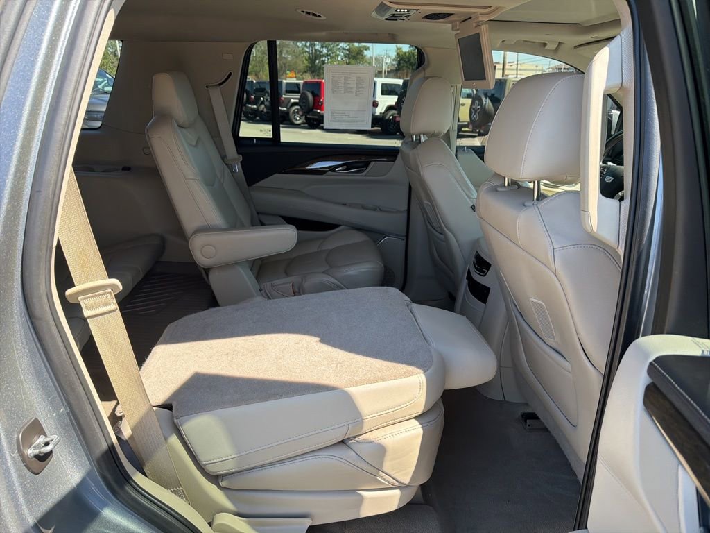 Used 2018 Cadillac Escalade Premium Luxury AWD/4WD image 21