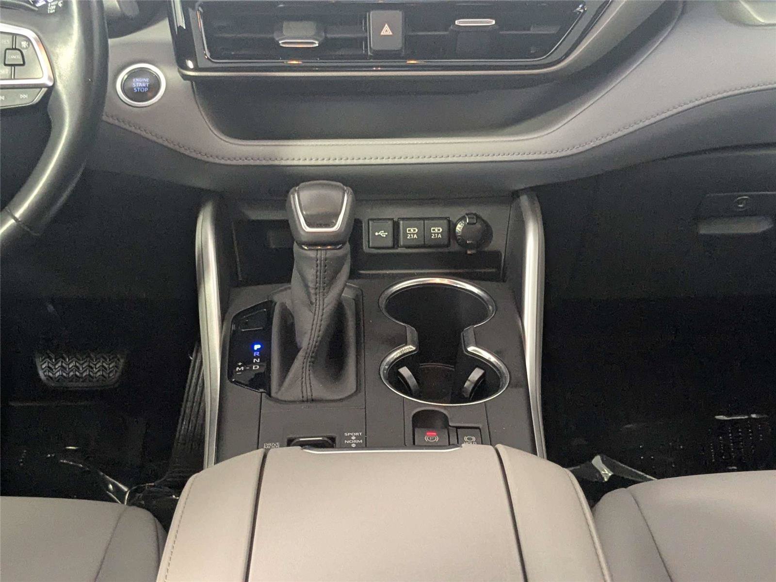 Certified 2020 Toyota Highlander XLE FWD image 44