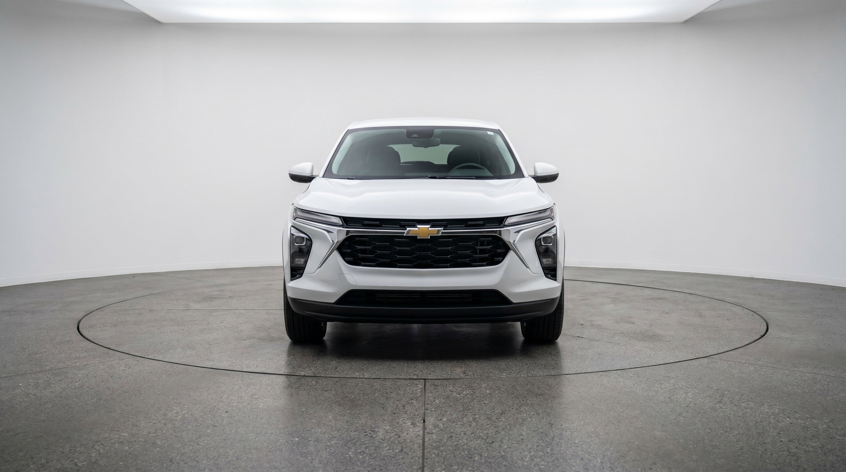 Used 2025 Chevrolet Trax LT FWD image 2