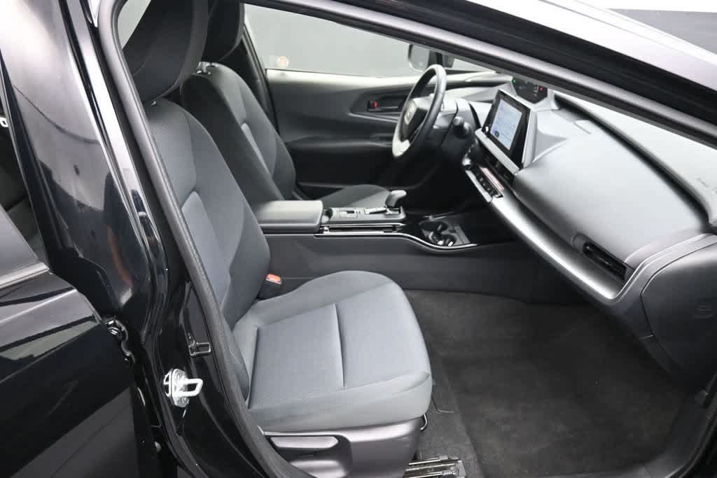 Certified 2025 Toyota Prius LE FWD image 25
