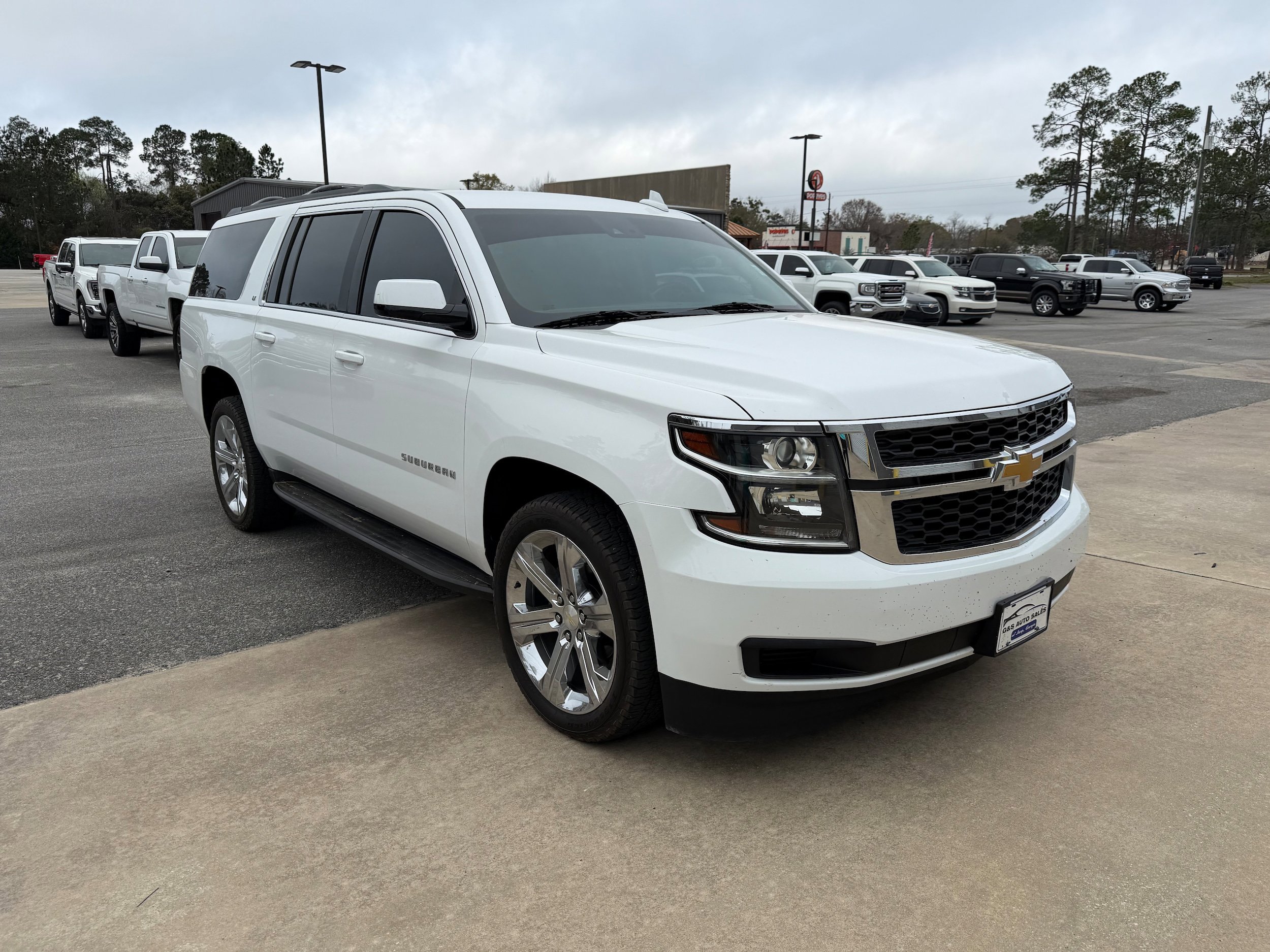 Used 2019 Chevrolet Suburban LT AWD/4WD image 3