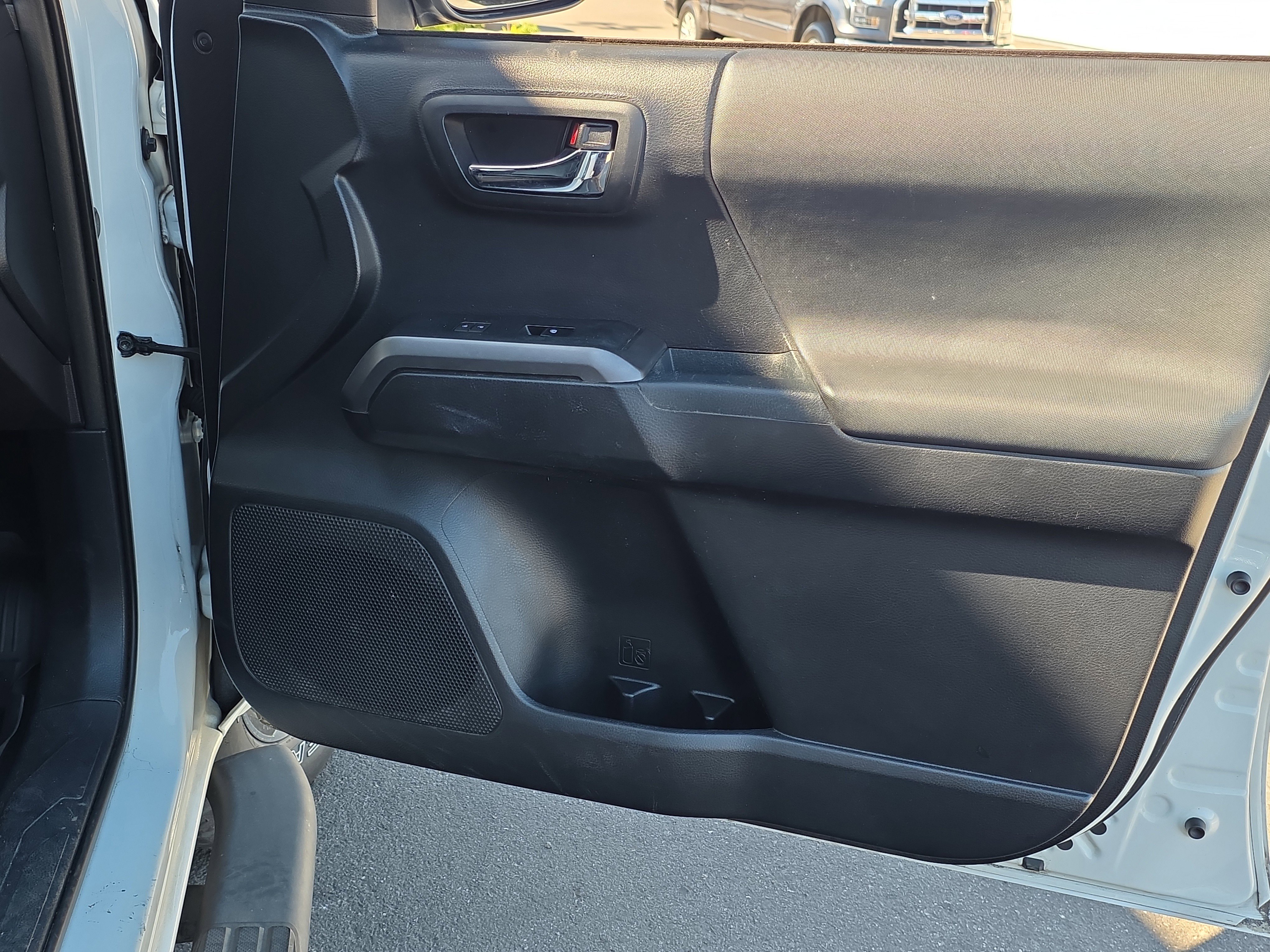 Used 2017 Toyota Tacoma TRD Sport w/ Premium & Technology Package AWD/4WD image 35