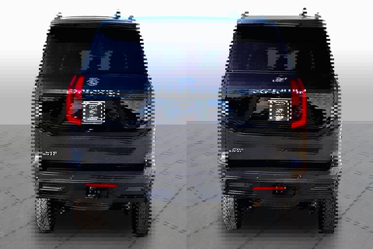 Used 2025 Ford Expedition Active image 5