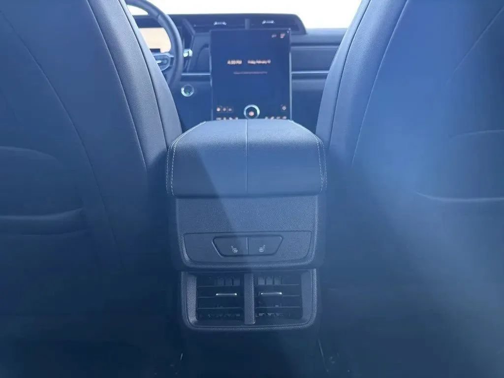 New 2026 GMC Terrain Elevation w/ Elevation Premium Package AWD/4WD image 19