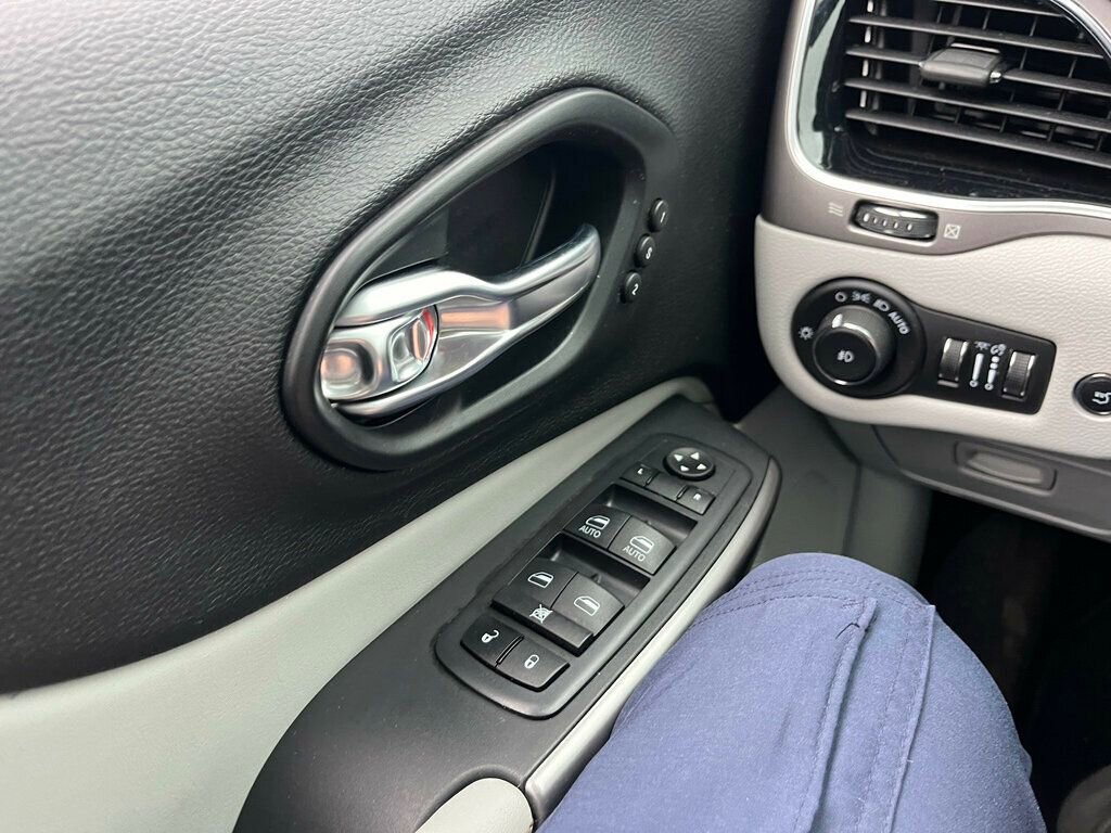 Used 2021 Jeep Cherokee Limited image 35