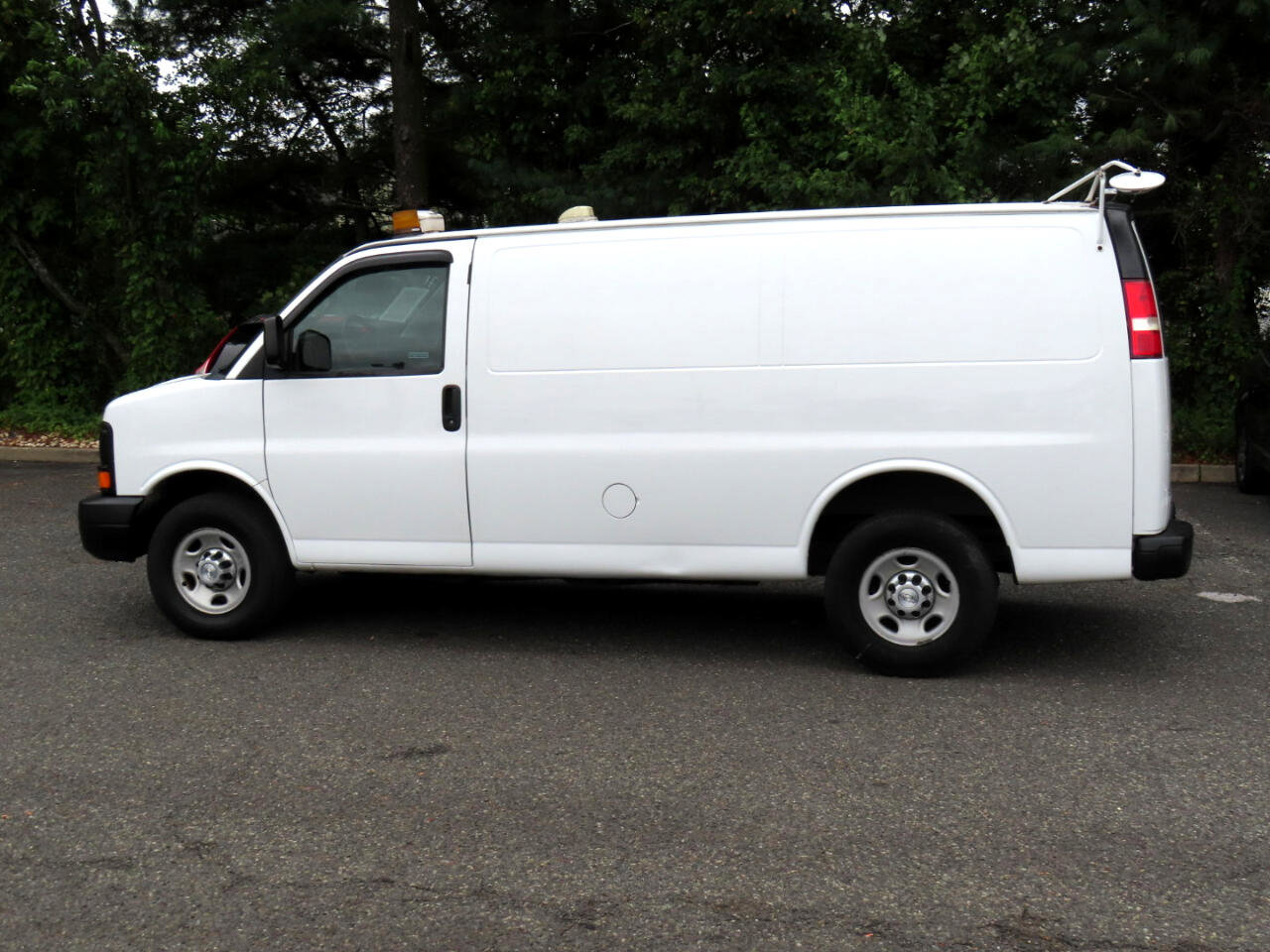 Used 2016 Chevrolet Express 2500 image 4