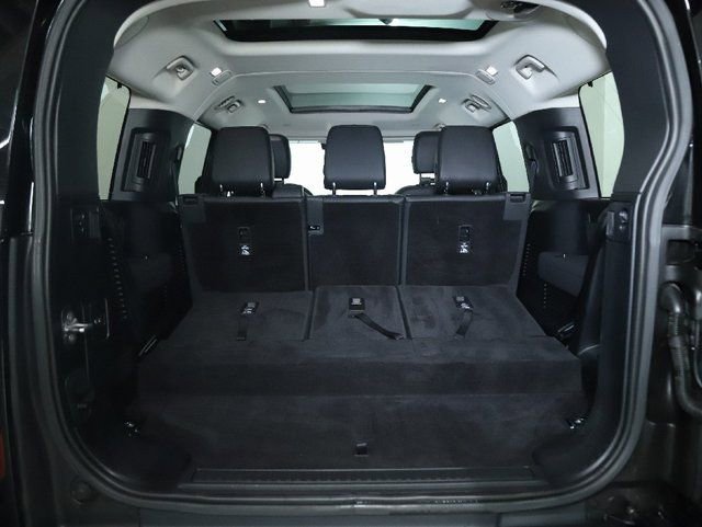 Certified 2023 Land Rover Defender 130 SE AWD/4WD image 41