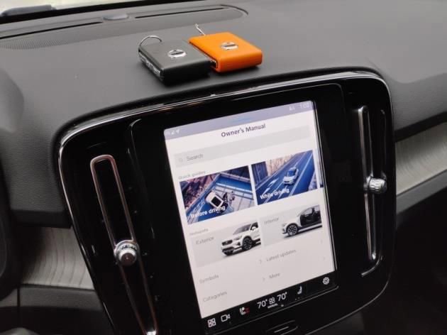 Used 2023 Volvo XC40 B5 Plus w/ Driver Assist Package image 8