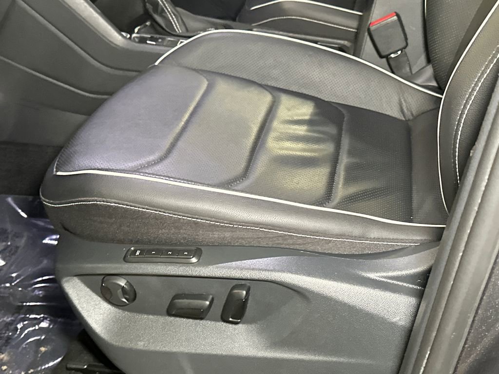 Used 2023 Volkswagen Tiguan SEL R-Line image 24