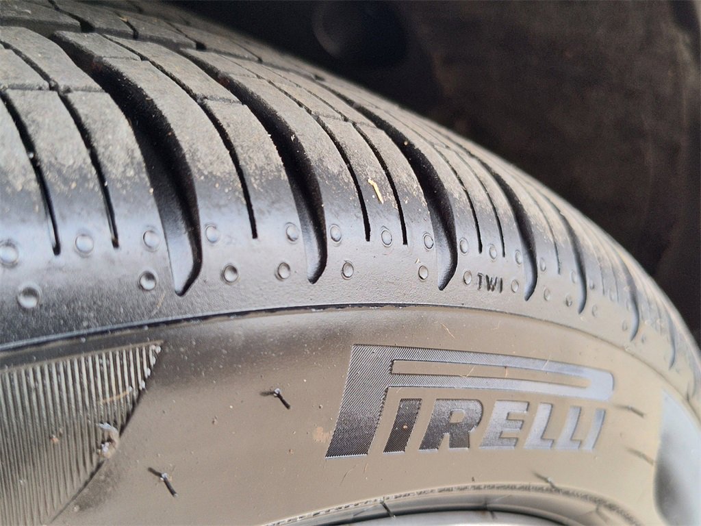 Used 2024 BMW 530i w/ Premium Package image 18