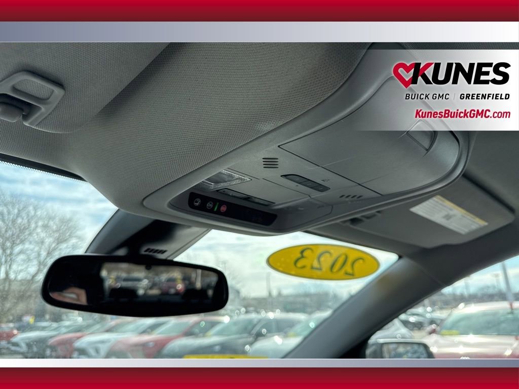 Used 2023 GMC Acadia SLT image 30