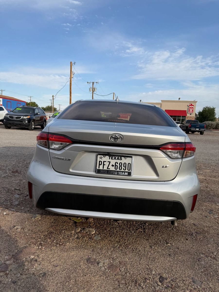 Used 2021 Toyota Corolla LE FWD image 3