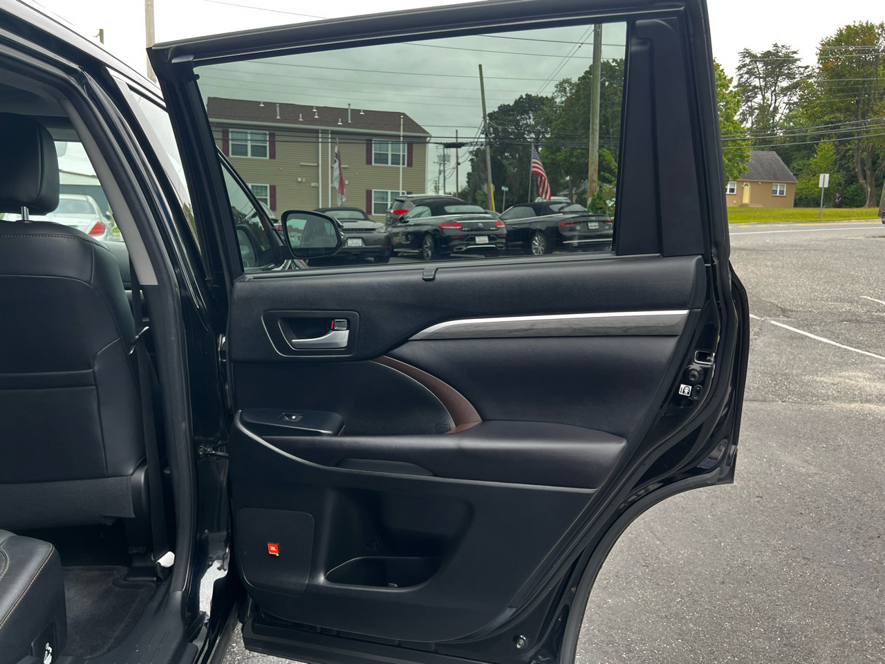 Used 2017 Toyota Highlander Limited image 26