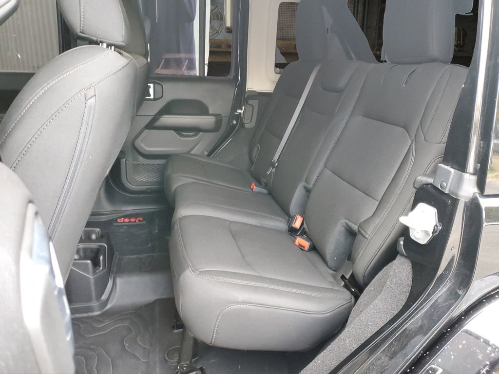 Used 2021 Jeep Wrangler Unlimited Sahara image 7