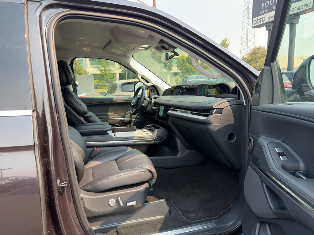 New 2026 Lincoln Navigator L Premier AWD/4WD image 19