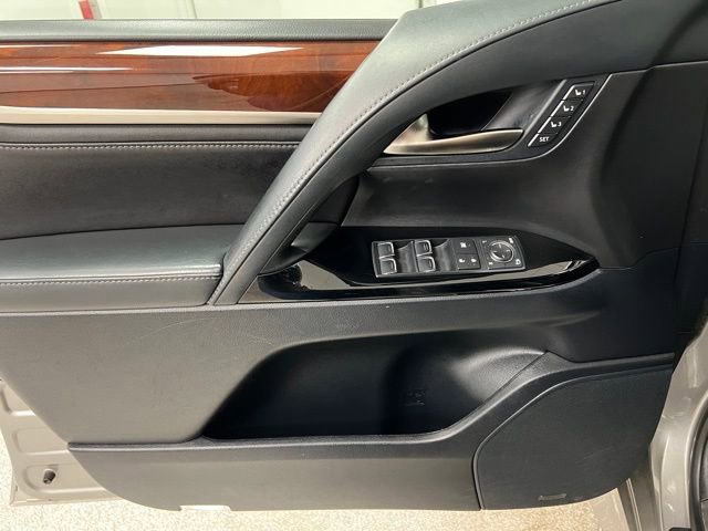 Used 2016 Lexus LX 570 4WD w/ Luxury Package image 22