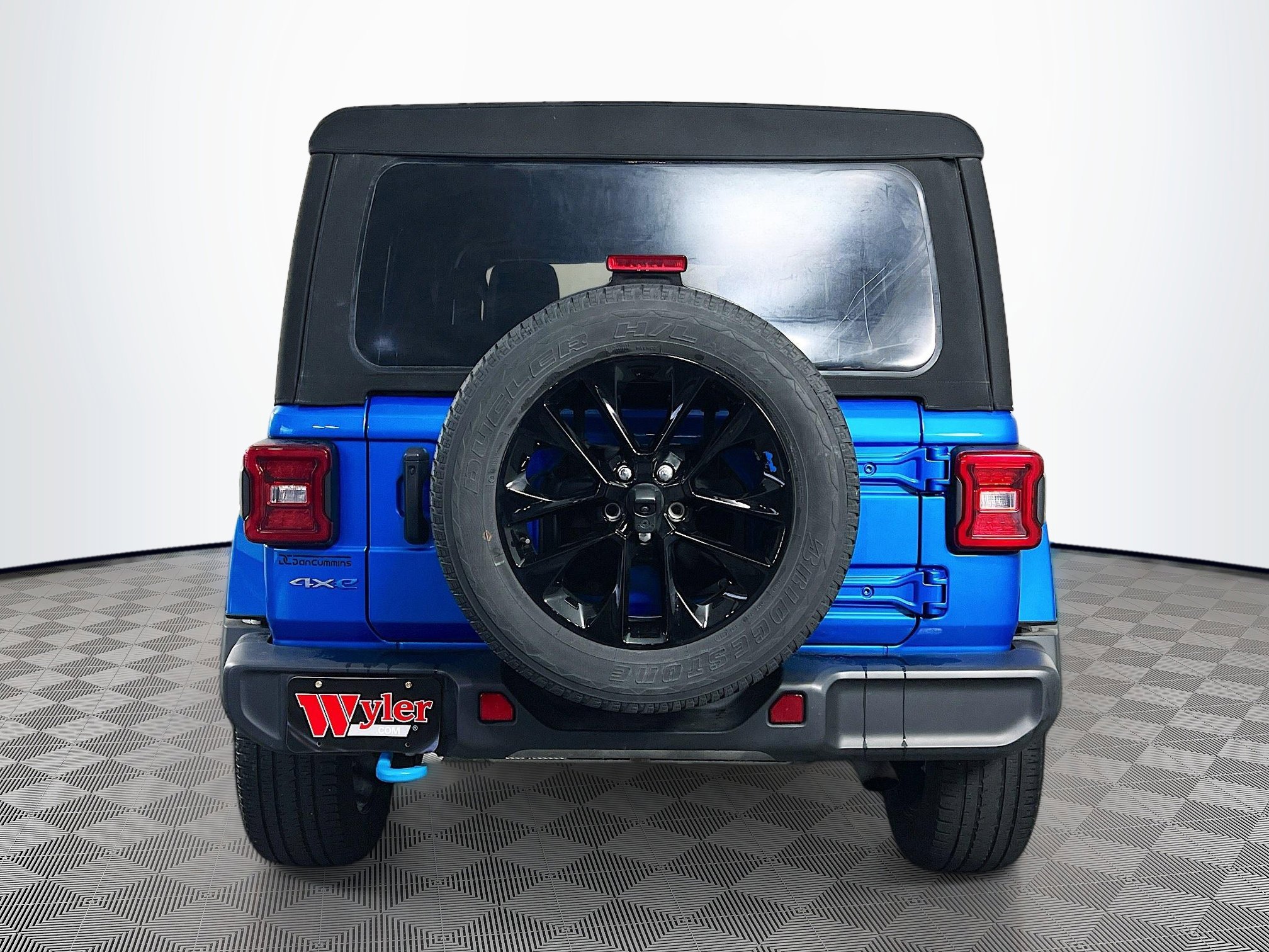 Used 2023 Jeep Wrangler Sahara w/ Cold Weather Group image 27