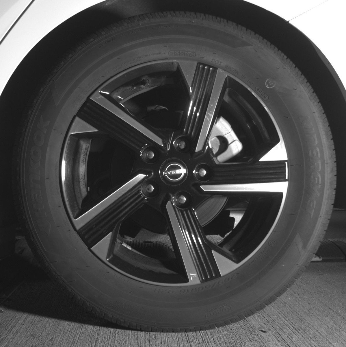 Used 2025 Nissan Sentra SV FWD image 14