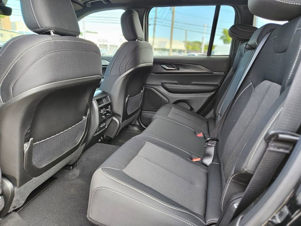 New 2025 Jeep Grand Cherokee Laredo X w/ Luxury Tech Group I image 16