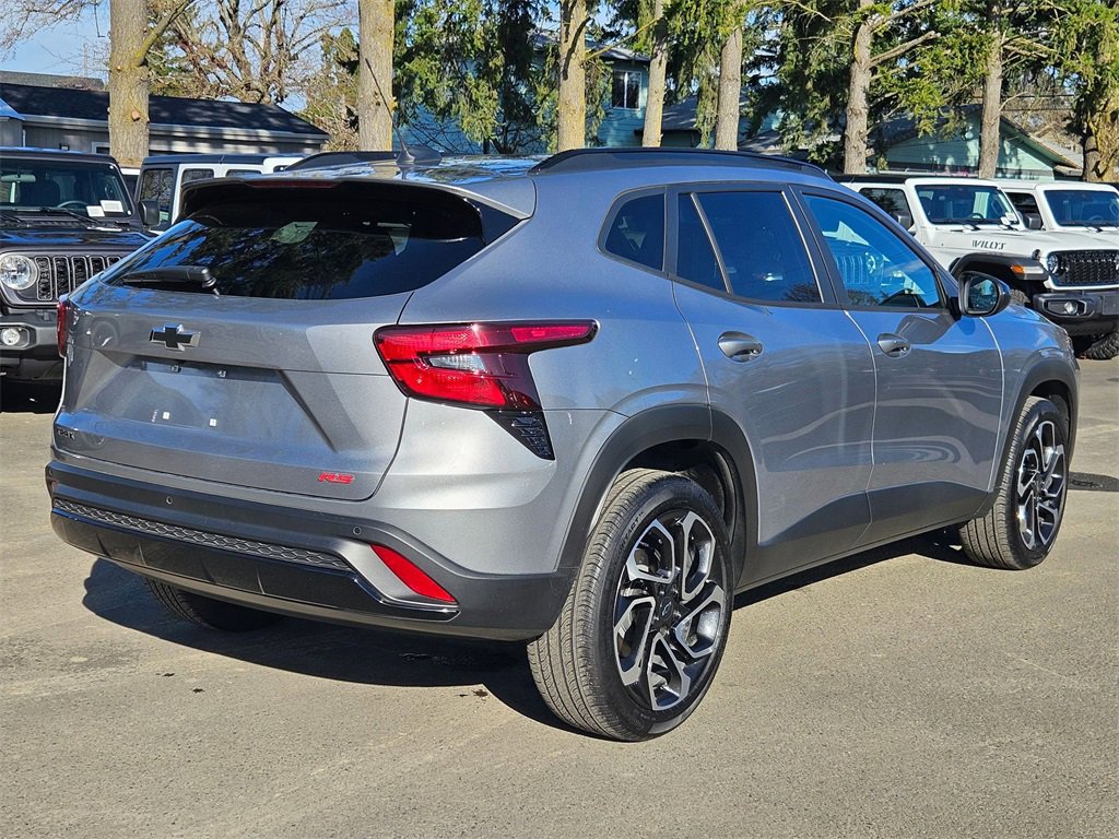 Used 2024 Chevrolet Trax RS w/ Sunroof Package image 7